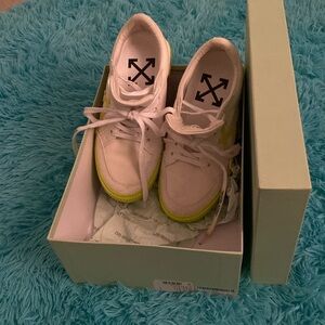 Woman sneakers little worn.